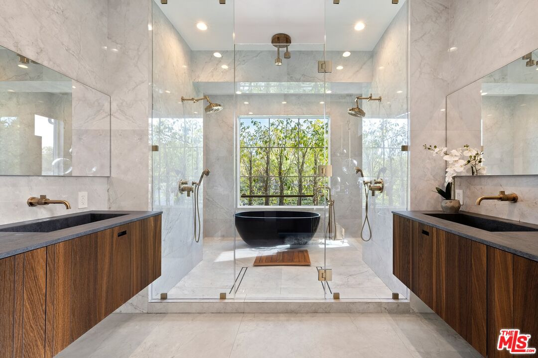 1940 Kelton Ave, Westwood