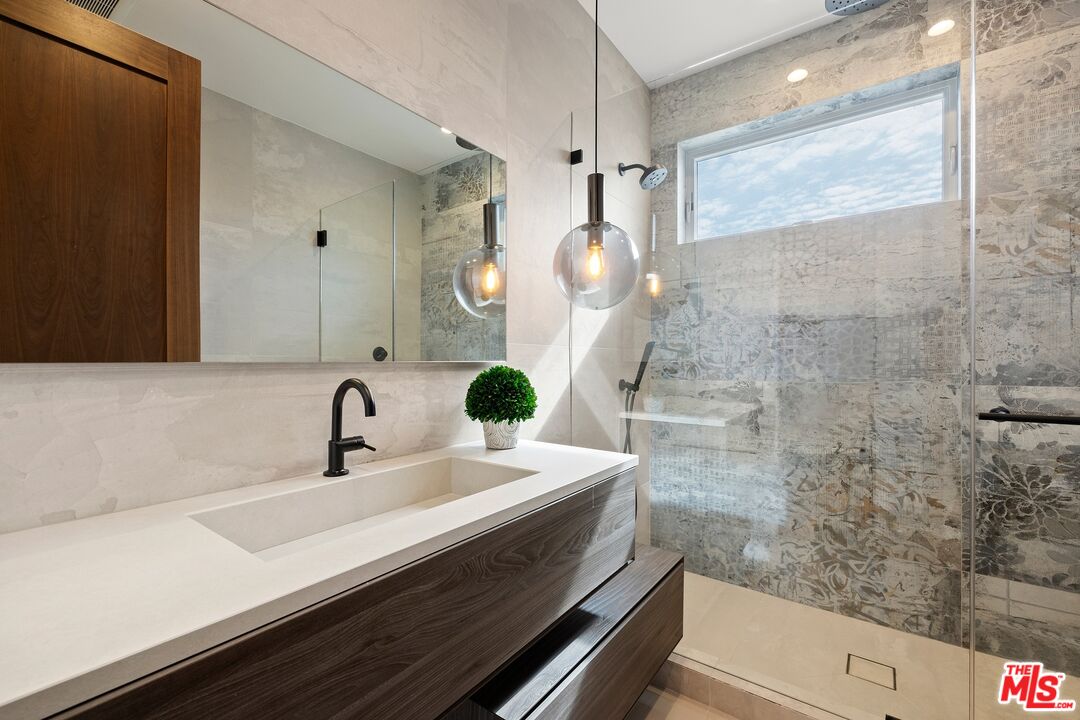 1940 Kelton Ave, Westwood