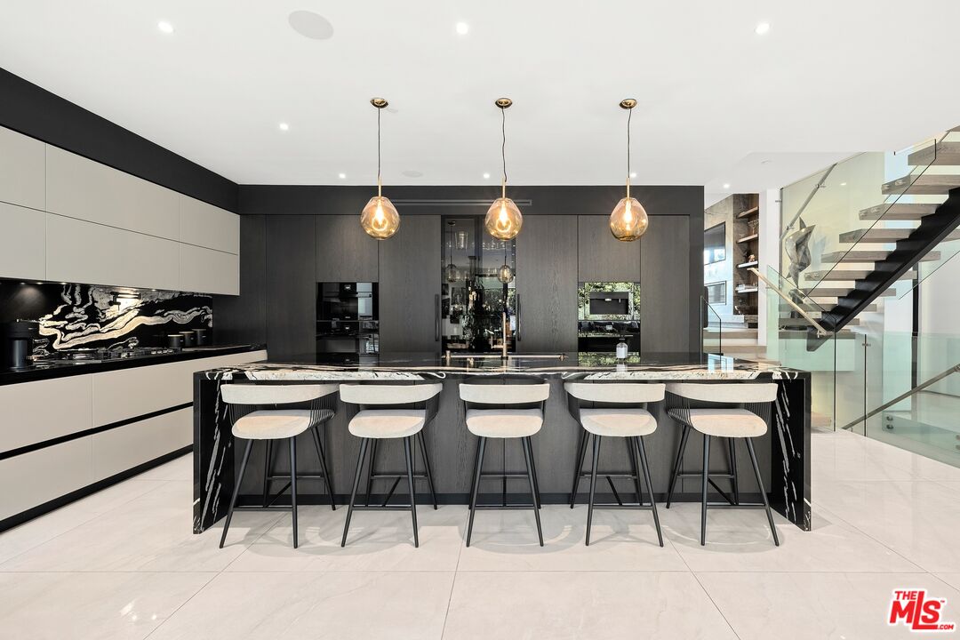 1940 Kelton Ave, Westwood