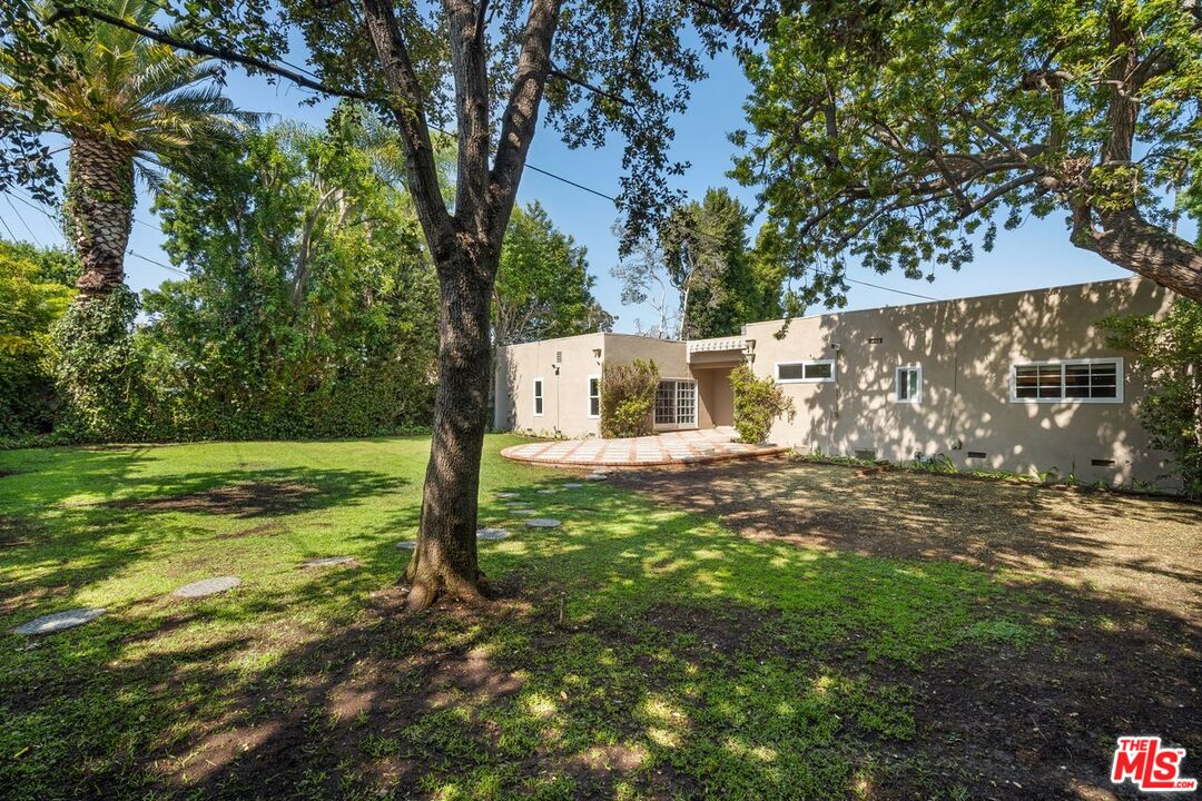 519 N Rexford Dr