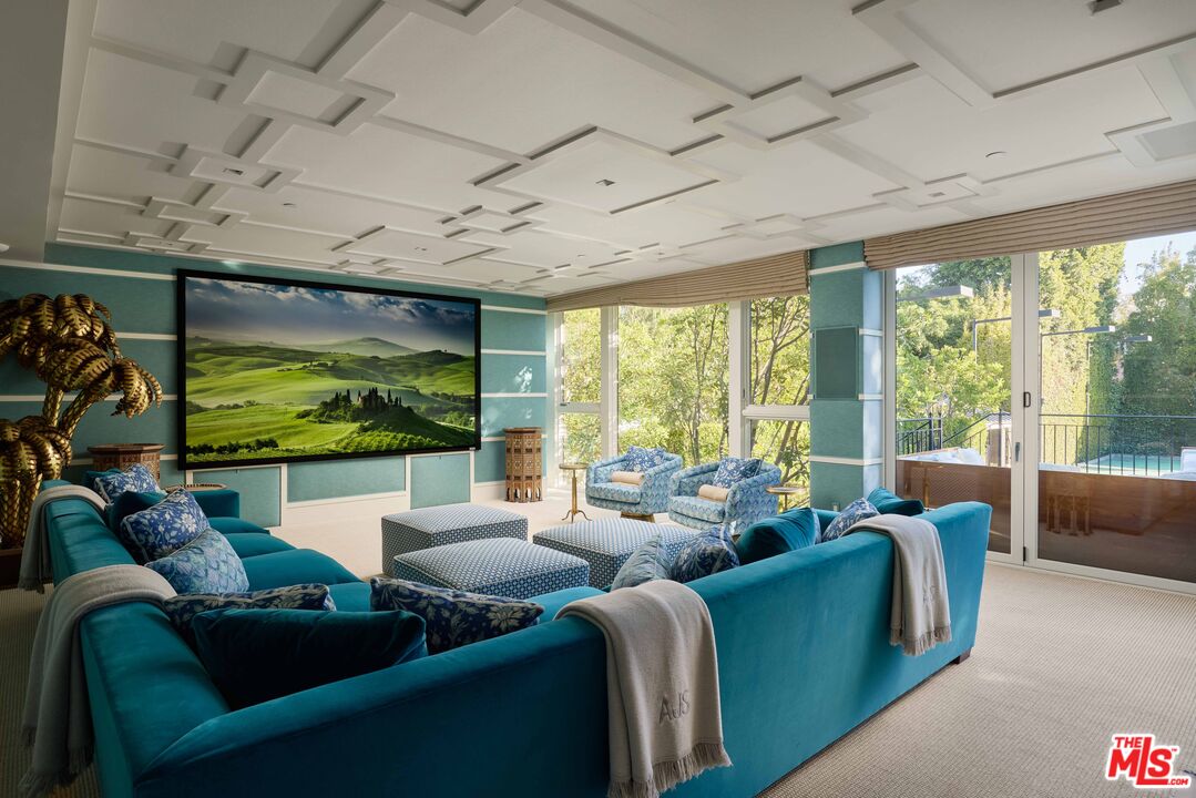 250 N Carolwood Dr, Holmby Hills