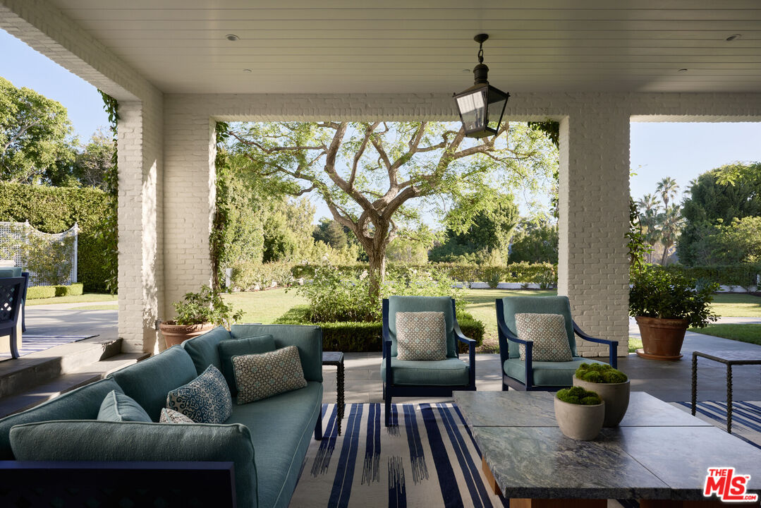 250 N Carolwood Dr, Holmby Hills