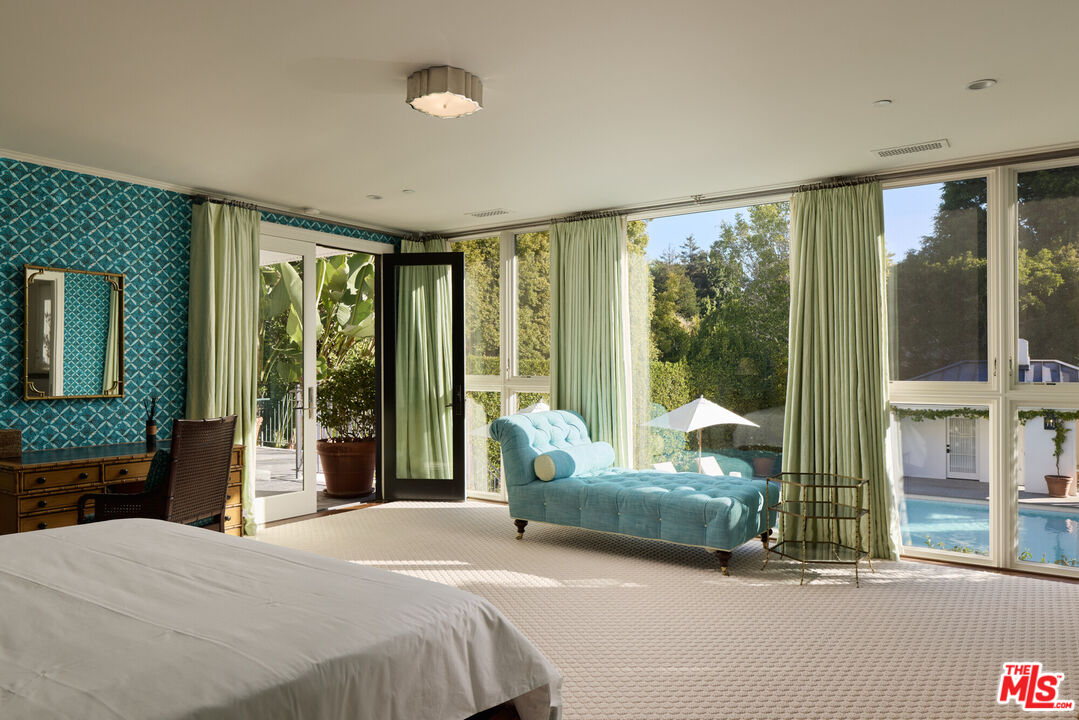 250 N Carolwood Dr, Holmby Hills