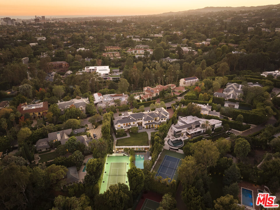 250 N Carolwood Dr, Holmby Hills