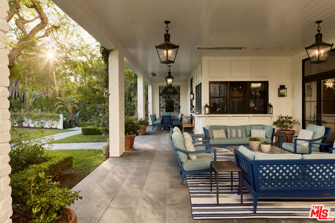 250 N Carolwood Dr, Holmby Hills