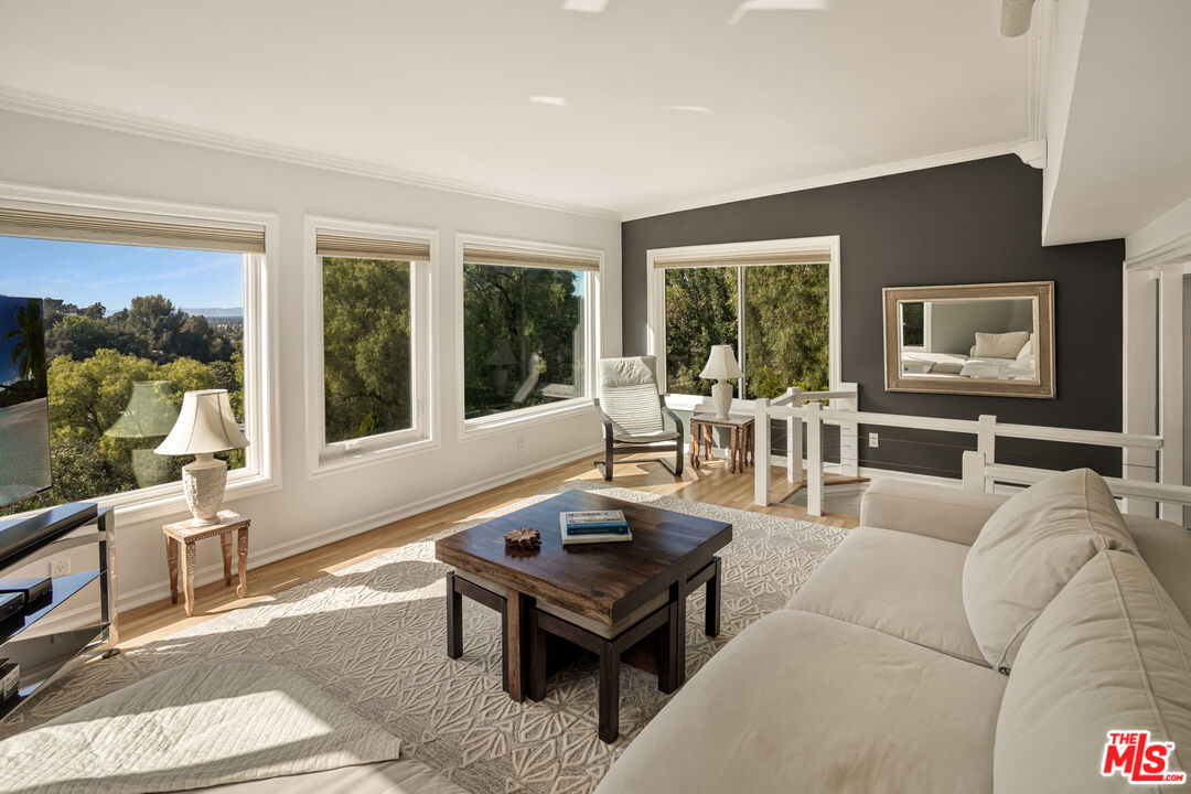 3835 Fairway Ave, Studio City