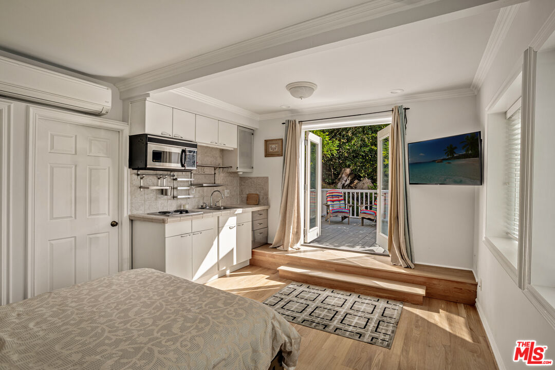 3835 Fairway Ave, Studio City