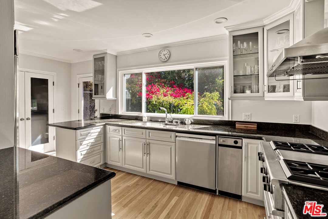 3835 Fairway Ave, Studio City