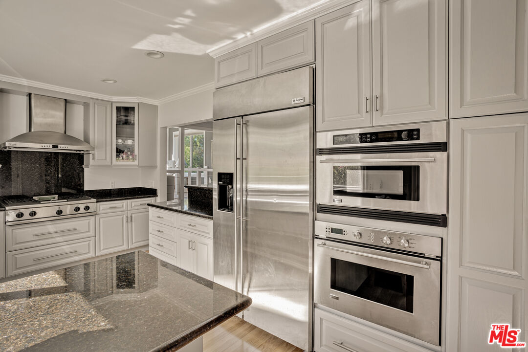 3835 Fairway Ave, Studio City