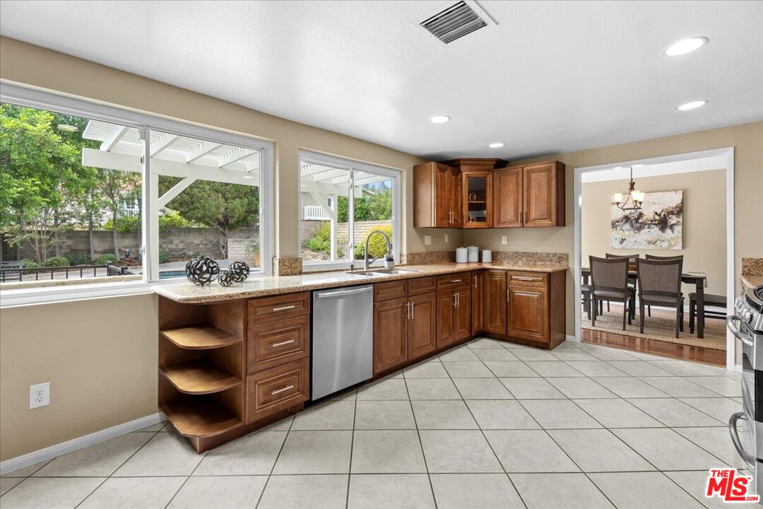 11717 Pala Mesa Dr, Porter Ranch