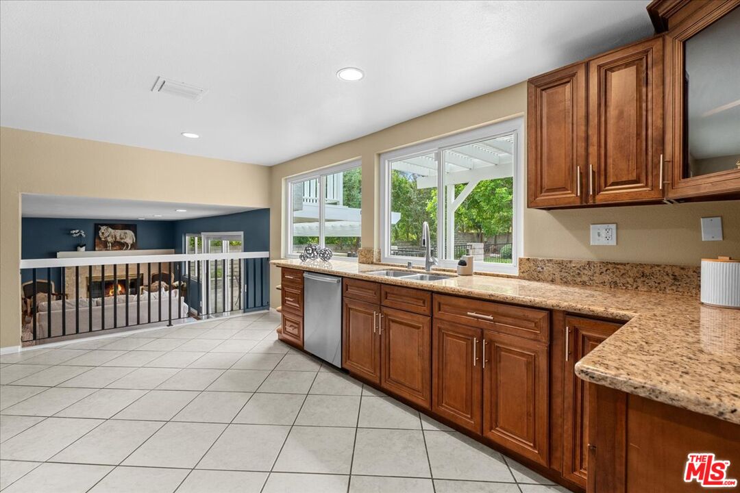 11717 Pala Mesa Dr, Porter Ranch