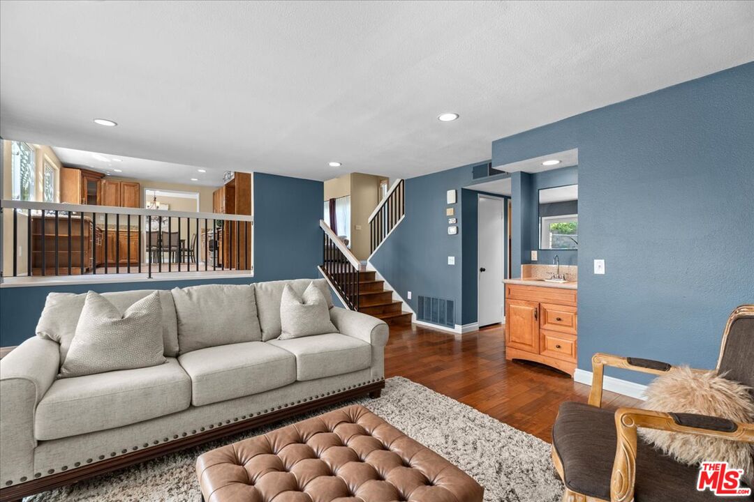 11717 Pala Mesa Dr, Porter Ranch
