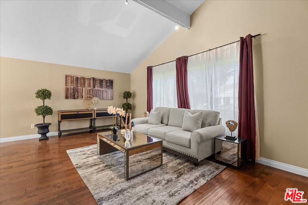 11717 Pala Mesa Dr, Porter Ranch