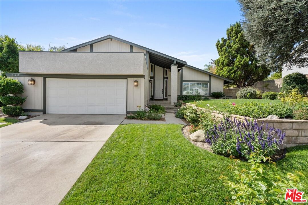11717 Pala Mesa Dr, Porter Ranch