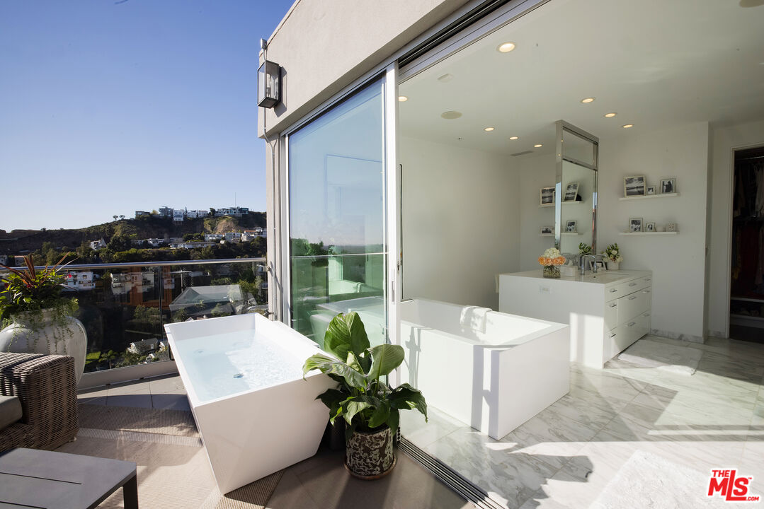 8572 Hillside Ave, Sunset Strip