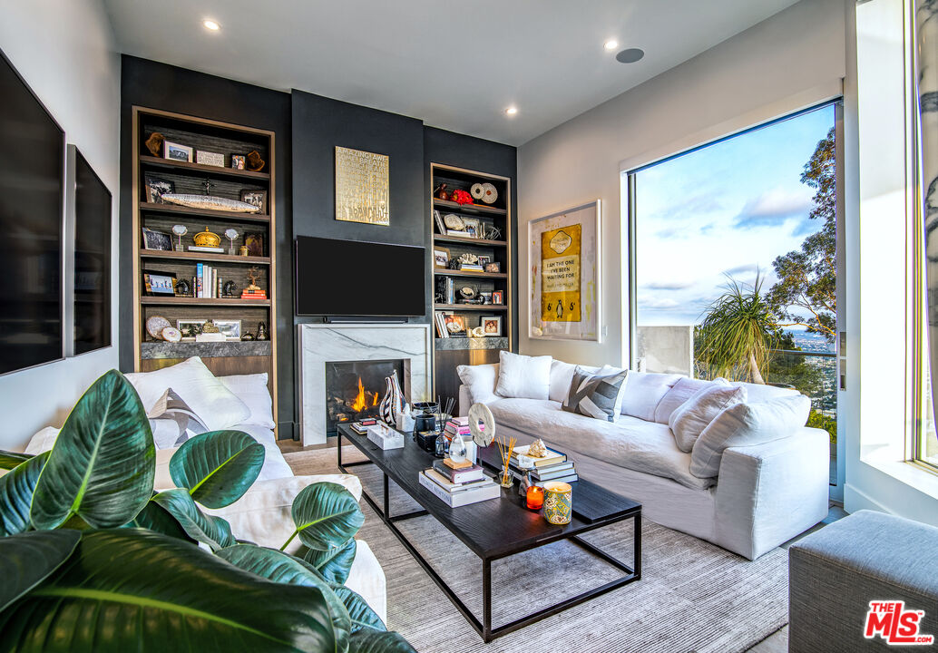 8572 Hillside Ave, Sunset Strip