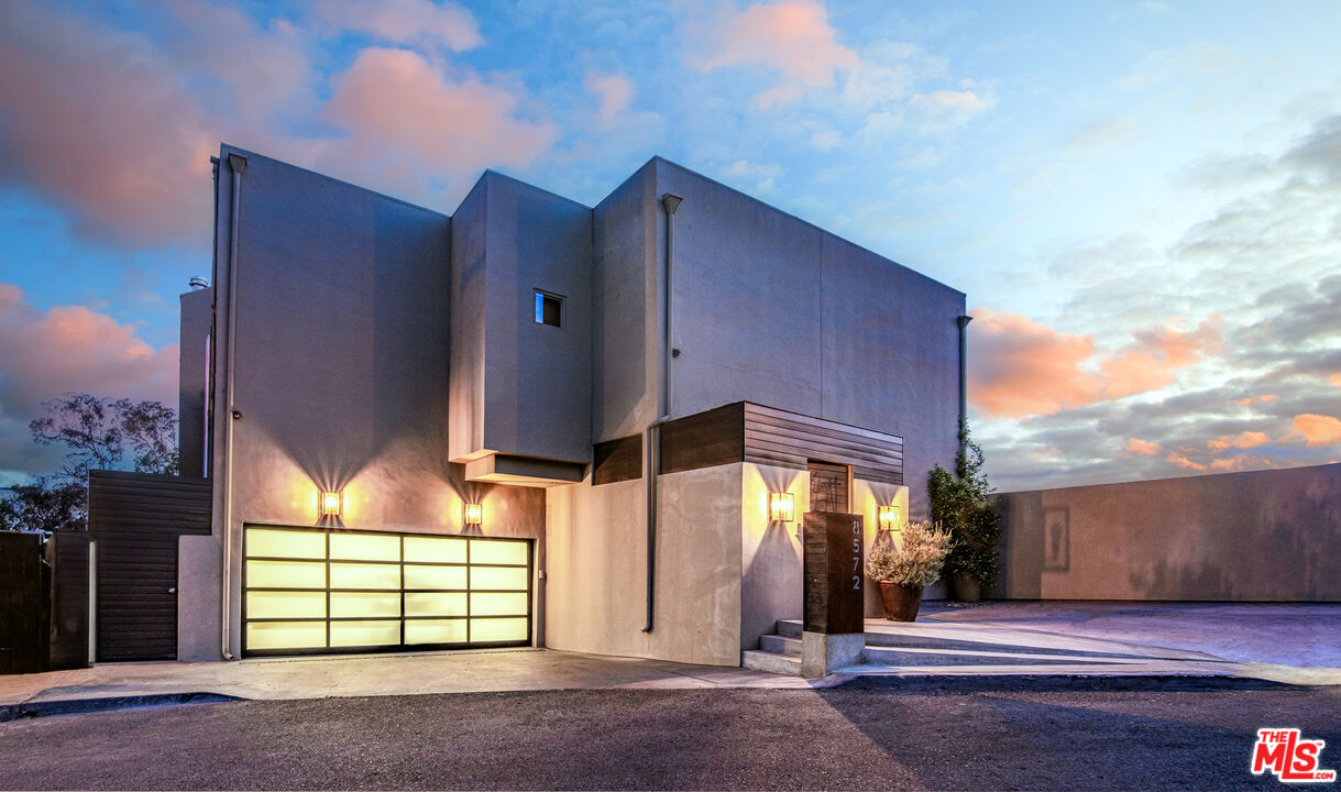 8572 Hillside Ave, Sunset Strip