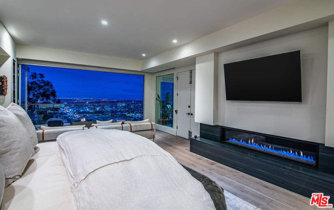 8572 Hillside Ave, Sunset Strip