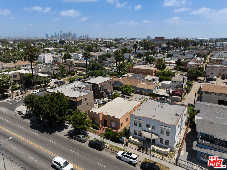 3982 S Normandie Ave