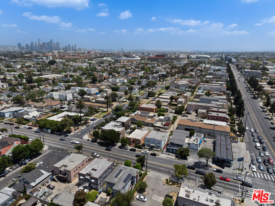 3982 S Normandie Ave