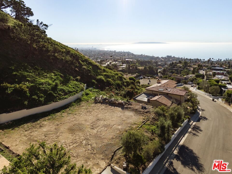 1046 Enchanted Way, Pacific Palisades
