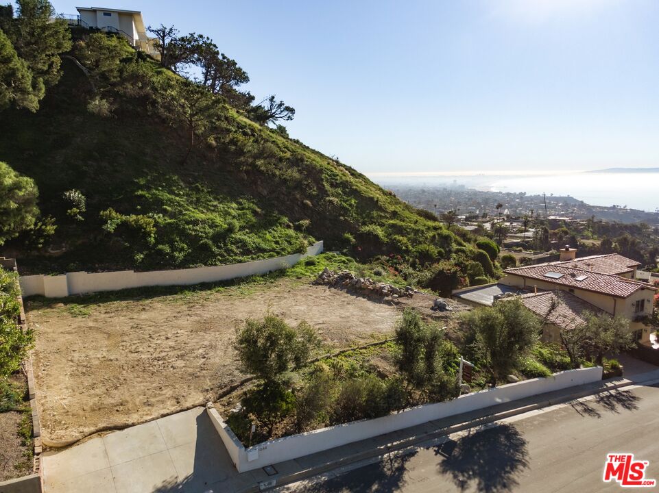 1046 Enchanted Way, Pacific Palisades