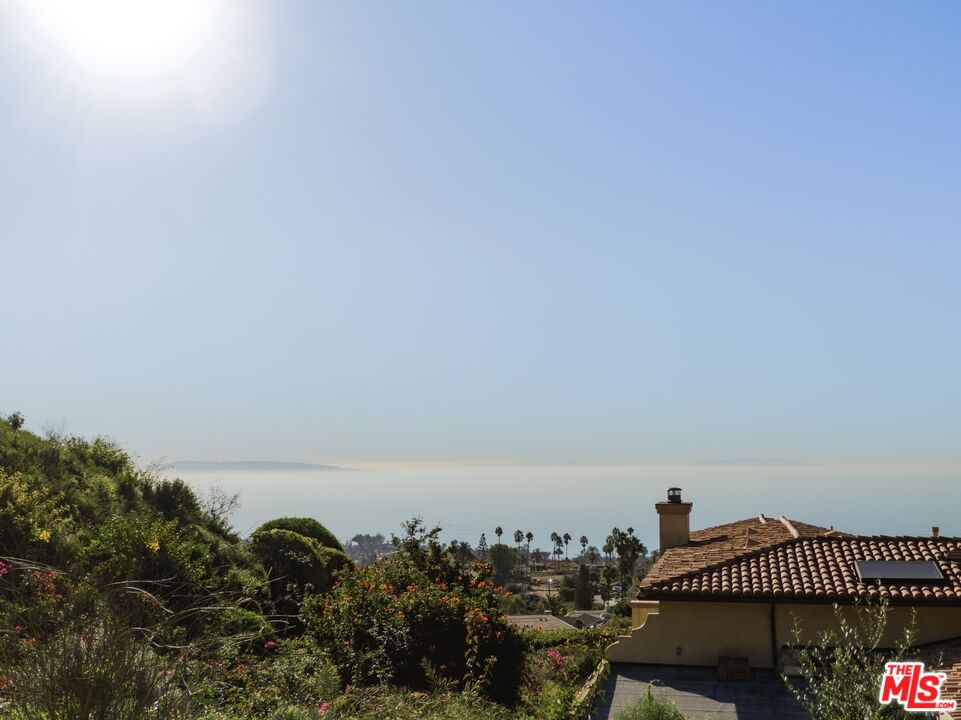 1046 Enchanted Way, Pacific Palisades