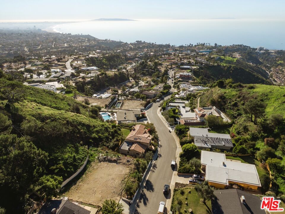 1046 Enchanted Way, Pacific Palisades