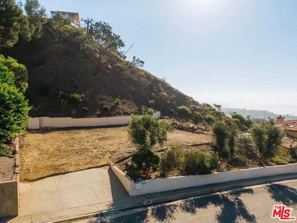 1046 Enchanted Way, Pacific Palisades