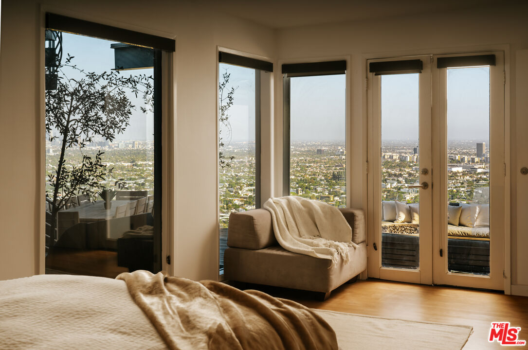 8404 Franklin Ave, Hollywood Hills