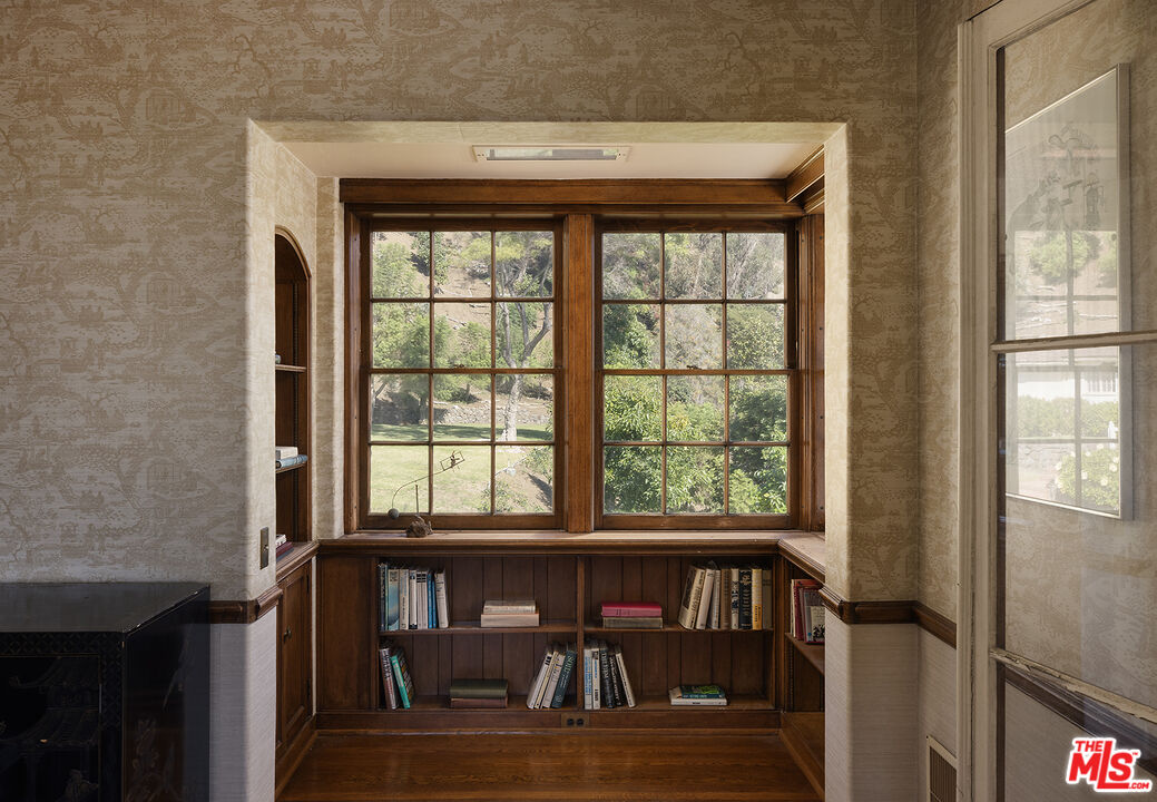 7141 Senalda Rd, Hollywood Hills