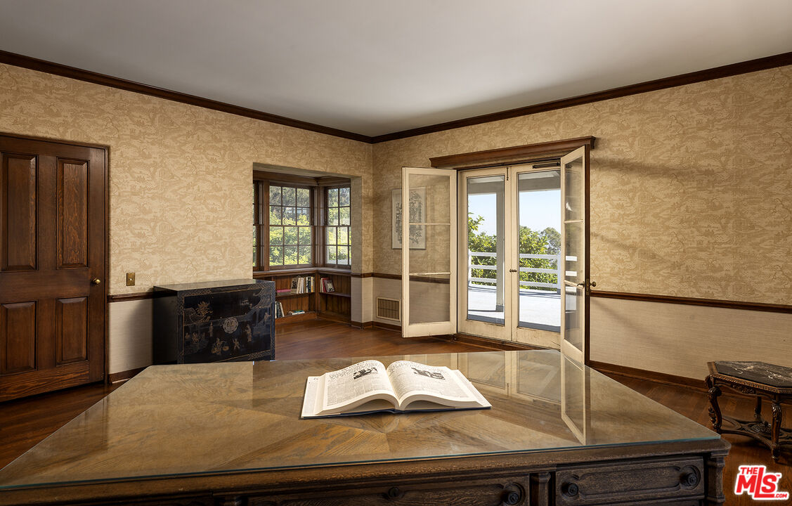 7141 Senalda Rd, Hollywood Hills