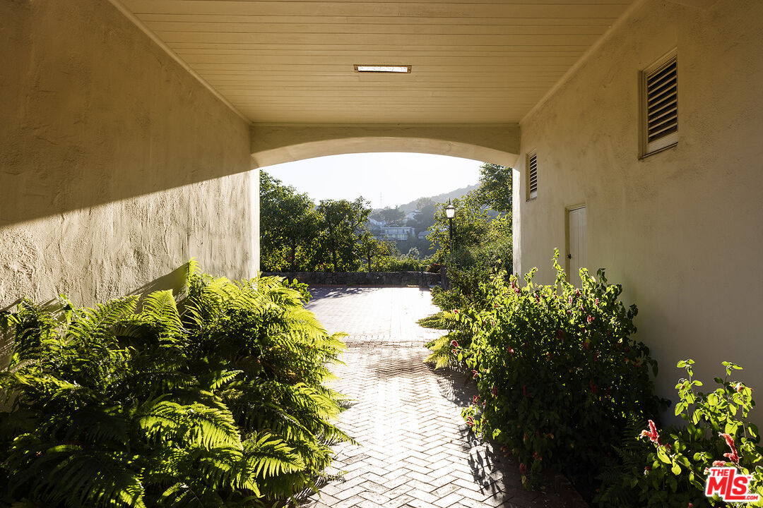 7141 Senalda Rd, Hollywood Hills