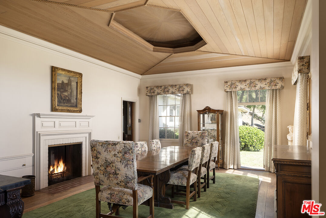 7141 Senalda Rd, Hollywood Hills