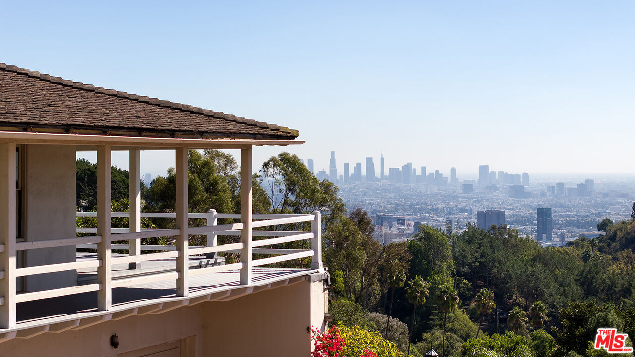 7141 Senalda Rd, Hollywood Hills