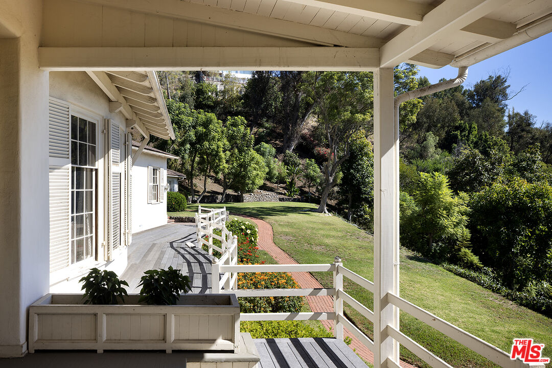 7141 Senalda Rd, Hollywood Hills