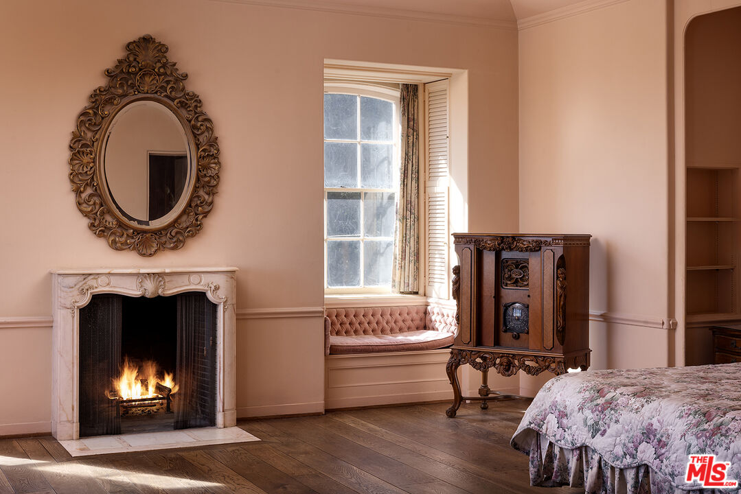 7141 Senalda Rd, Hollywood Hills