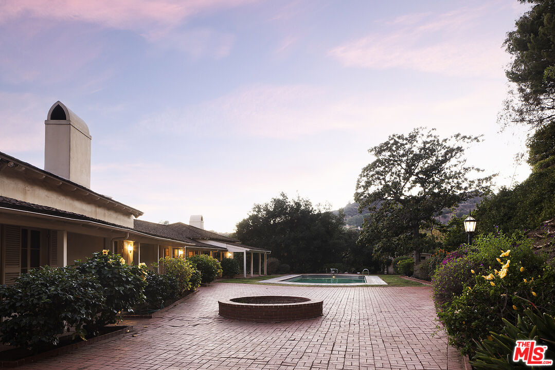 7141 Senalda Rd, Hollywood Hills