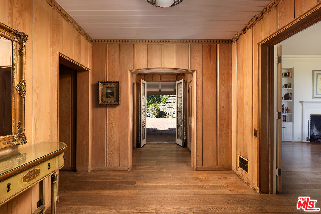 7141 Senalda Rd, Hollywood Hills