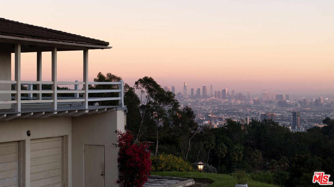 7141 Senalda Rd, Hollywood Hills