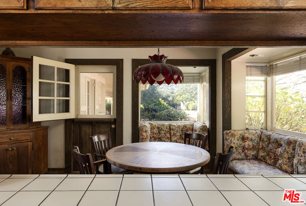 7141 Senalda Rd, Hollywood Hills