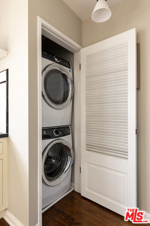 118 N Flores St Unit: 1/2