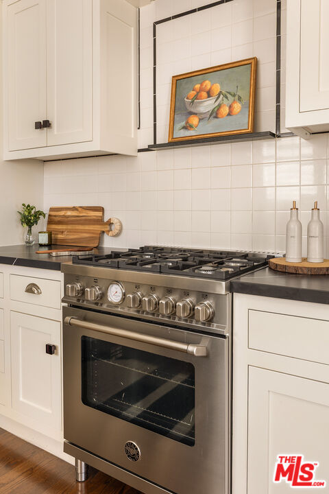 118 N Flores St Unit: 1/2