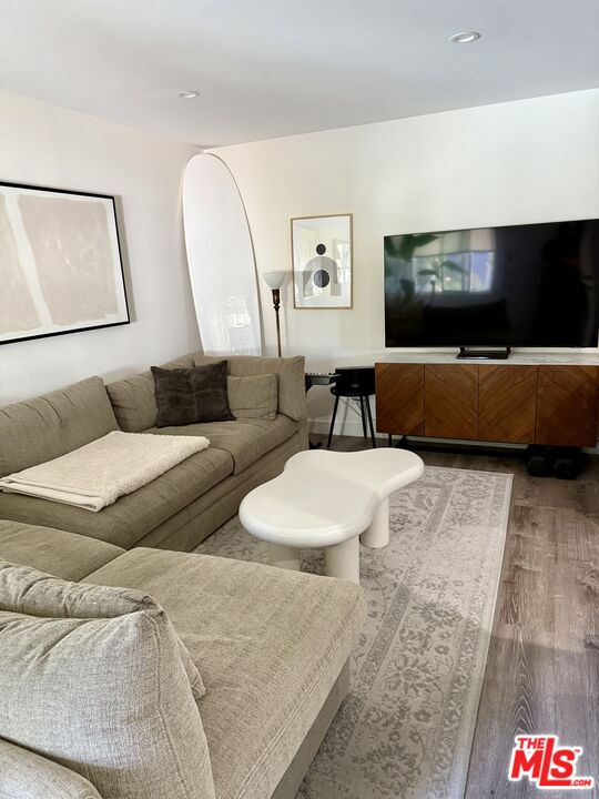 27 Anchorage St Unit: B