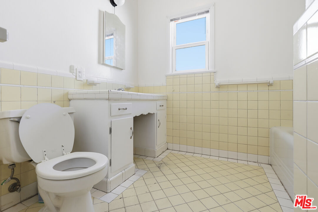 111 N Harper Ave Unit: 1/2