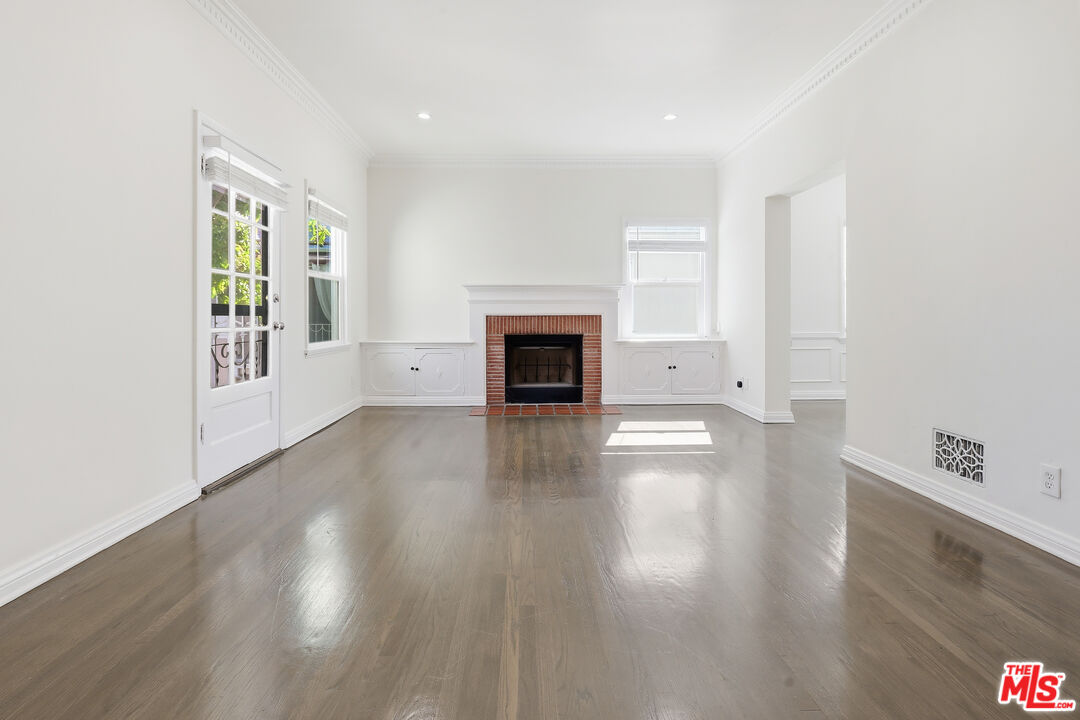 111 N Harper Ave Unit: 1/2