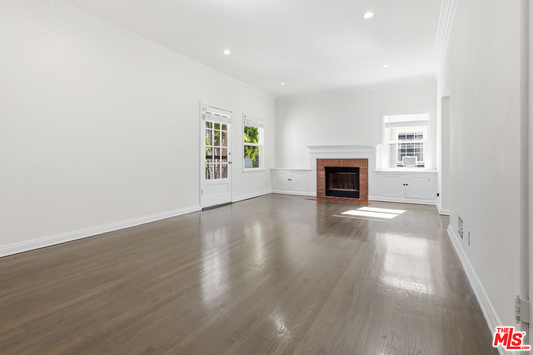 111 N Harper Ave Unit: 1/2