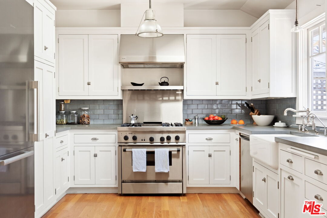 2621 Grandview Ave, Venice