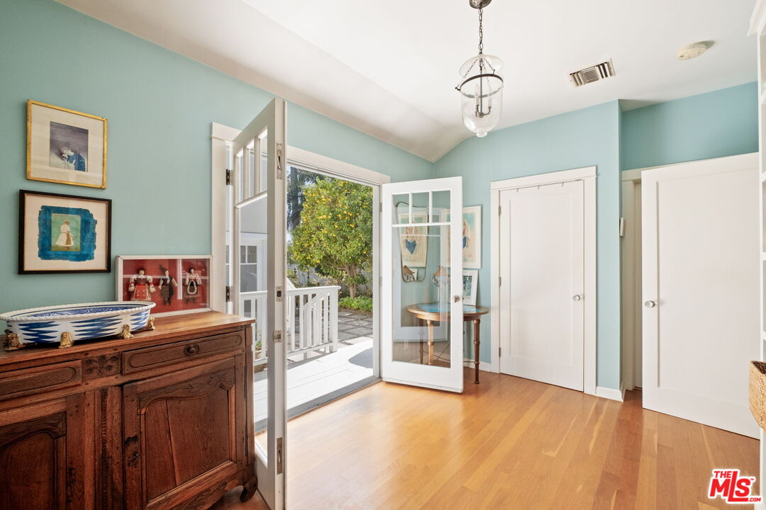 2621 Grandview Ave, Venice