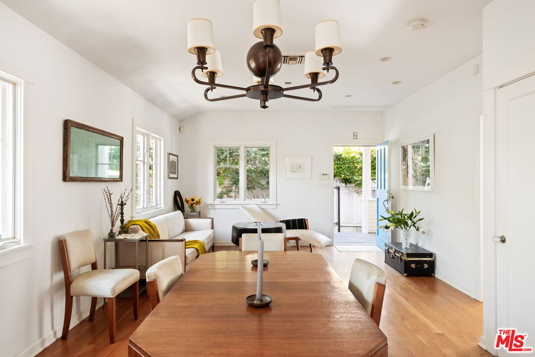 2621 Grandview Ave, Venice